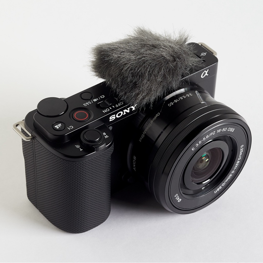The reason for selling is to upgrade to a new camera.
